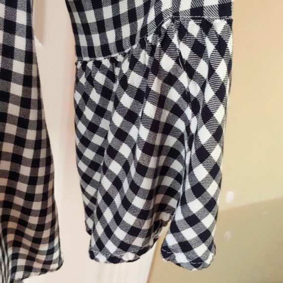 Black & White Check Split Neck Bell Sleeve Blouse. Size L - Picture 6 of 13